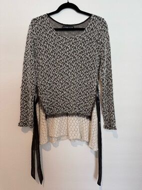 The Pyramid Collection Knit Long Sleeve Multimedia Tunic Top